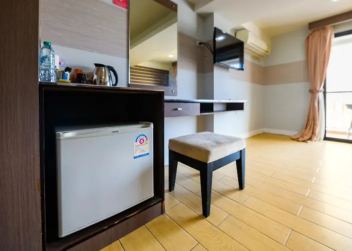 Scandia Beach Hotel - Soi 7 Best Location - 200M To Beach Next To Food Market
