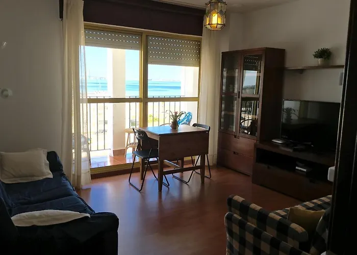 Apart frente playa Valdelagrana.Wifi y parking