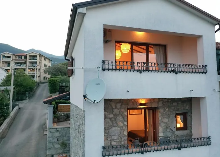 Villa Fani With Jacuzzi