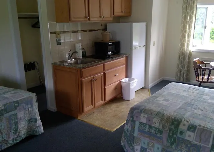 Village Green Motel
