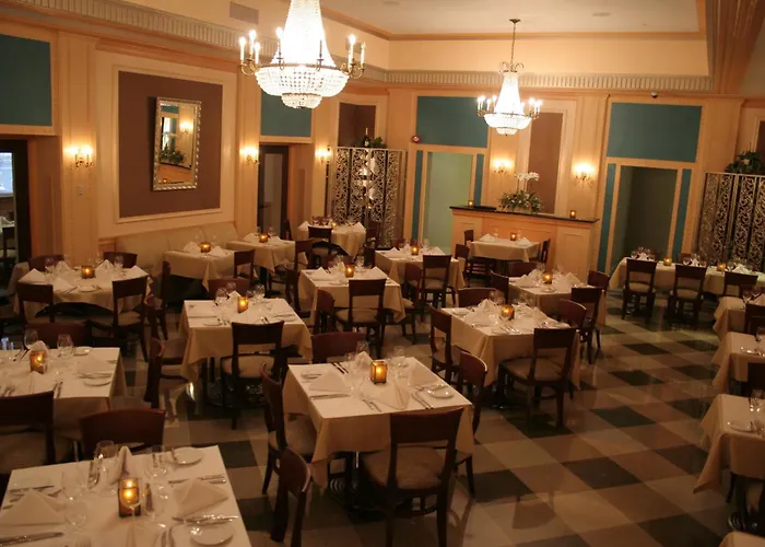 Ambassador Hotel Milwaukee, Trademark Collection By Wyndham