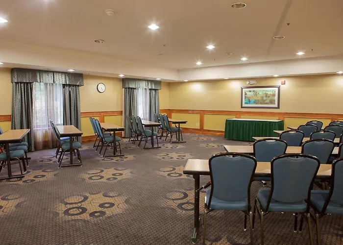 Holiday Inn Express & Suites Canton By Ihg