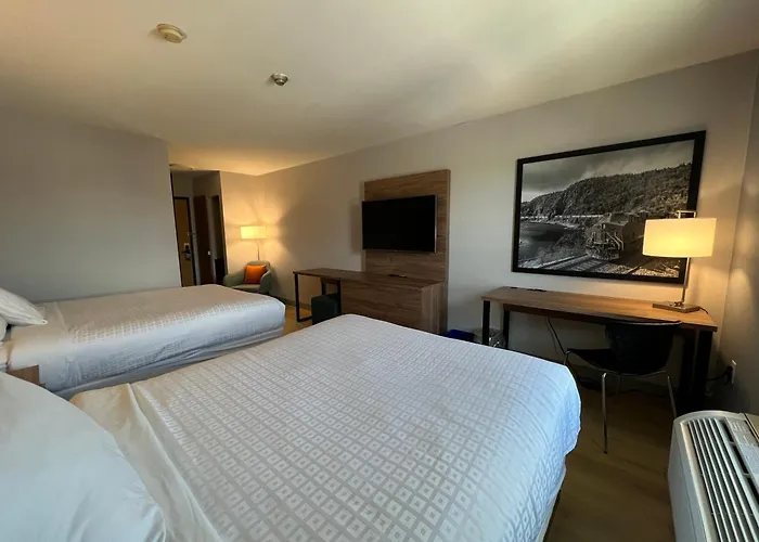 Super 8 By Wyndham Cornwall On