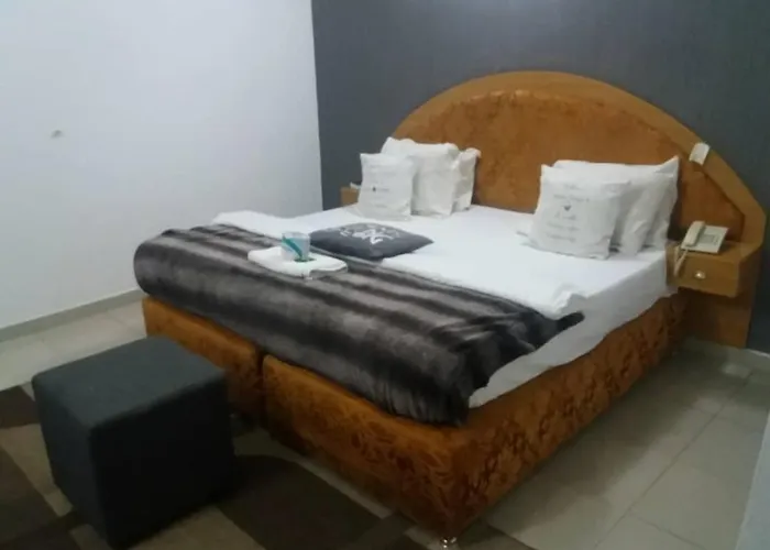 Ne-Yo Hotel & Rv Lodges