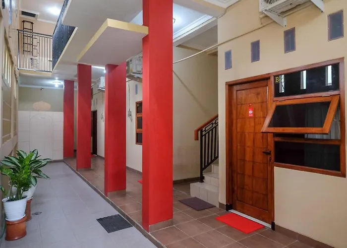 Reddoorz Syariah Near Perempatan Kartasura