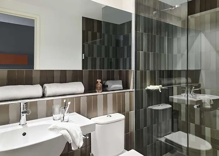 Dandenong Central Apartment Hotel