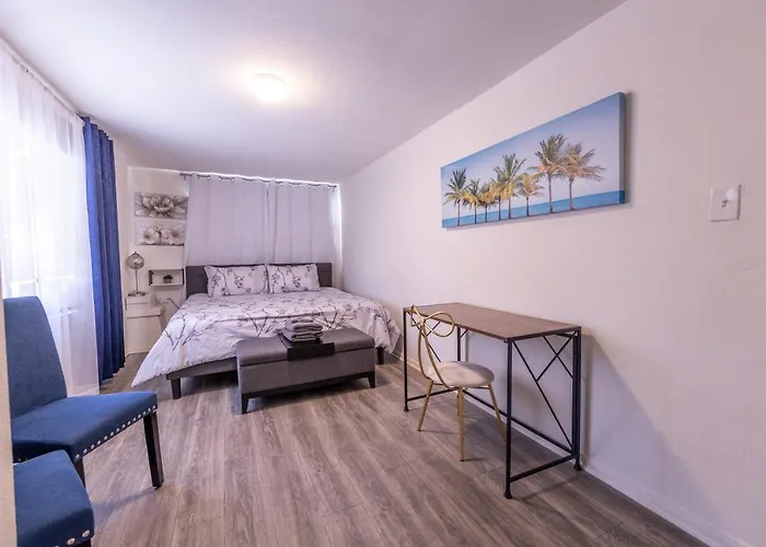 8 Beds Home With 4 Car Parking Space - Near Dtlb