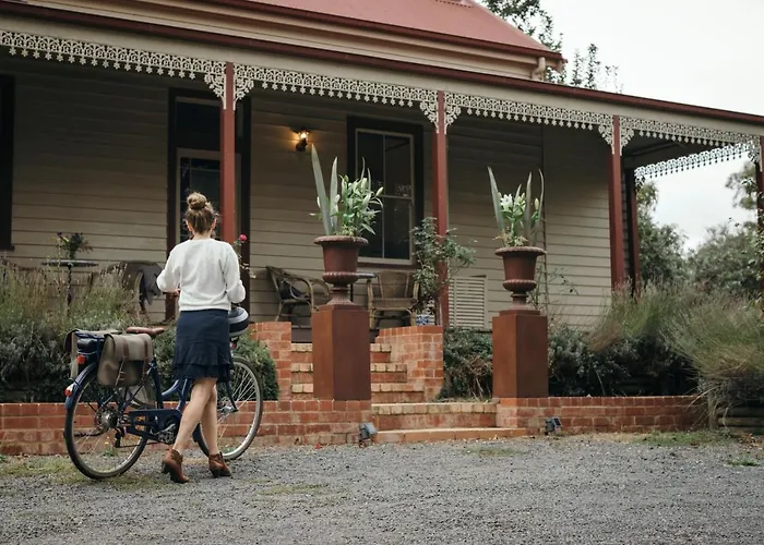 Summerlands - Country Luxe