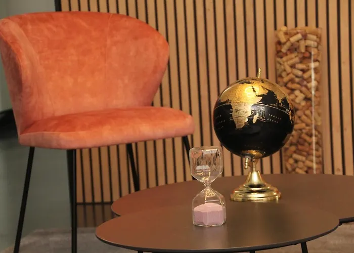 Mondo Hotel
