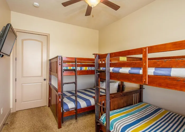 D13-Amazing Red Cliff View-Third Floor 3-Bedroom Sunset View