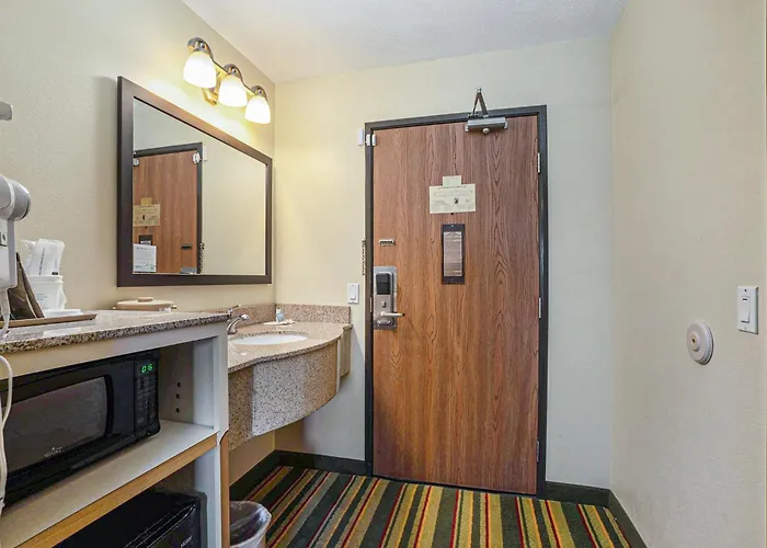Super 8 By Wyndham Mt. Pleasant