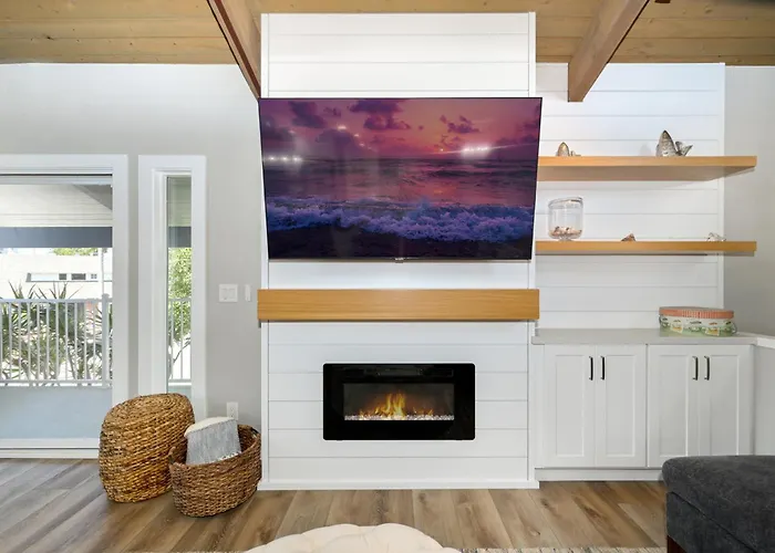 Brand New Modern Home By The Beach With Patio & Bbq