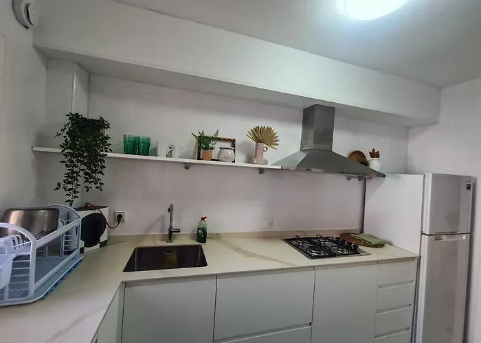 Nice Beachside 2-Bd Apt Near Barcelona
