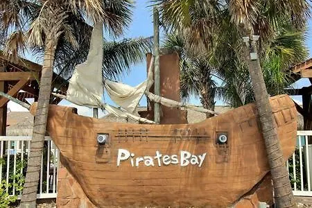 Crane'S Landing At Pirates Bay