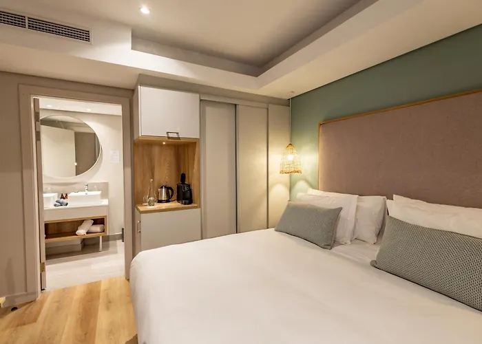Plett Quarter Hotel - Lion Roars Hotels & Lodges