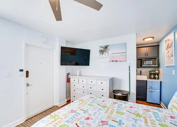 Beachfront Studio W/ Community Indoor Pool!