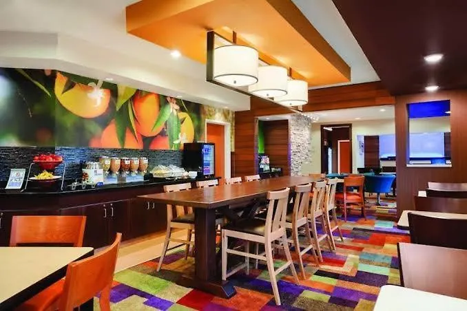 Fairfield Inn And Suites Lansing West