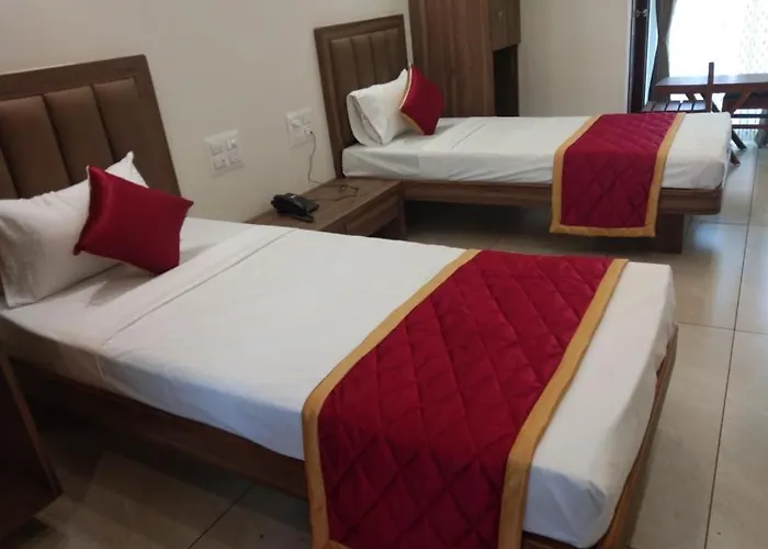 Hotel Rays Inn Boarding & Lodging