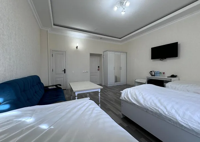 Parvoz Hotel