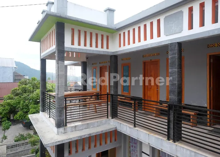 Wisma Giri Mulyo B Near Grojogan Sewu Mitra Reddoorz