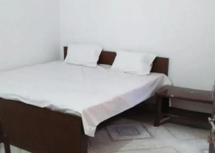 Goroomgo Shiv Ganga Guest House Varanasi - Excellent Customer Choice -Best Seller