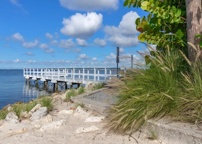 Beachy Vibes + Game Day Fun On The Bay!