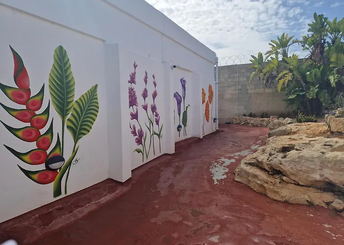 Cresta Beach Studios Saint Julian's