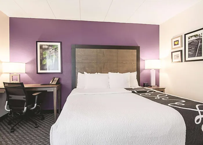 La Quinta Inn & Suites By Wyndham Portland Dt Maine Med
