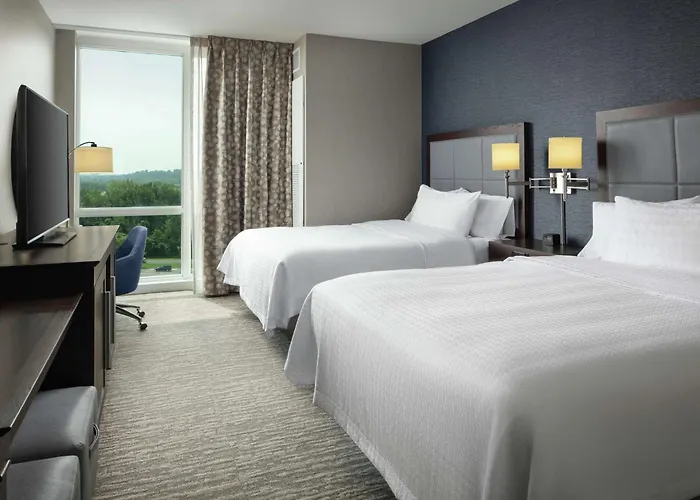 Hampton Inn & Suites Teaneck/Glenpointe