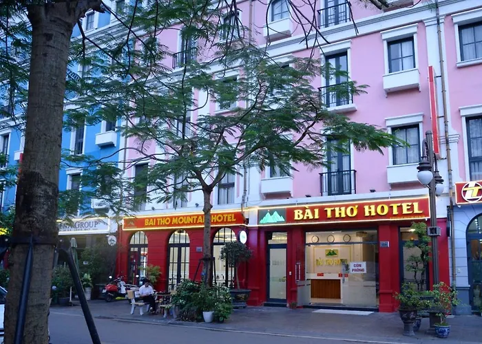 Bài Thơ Mountain Hotel