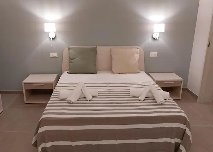 Victoria Royal Apartments & Rooms