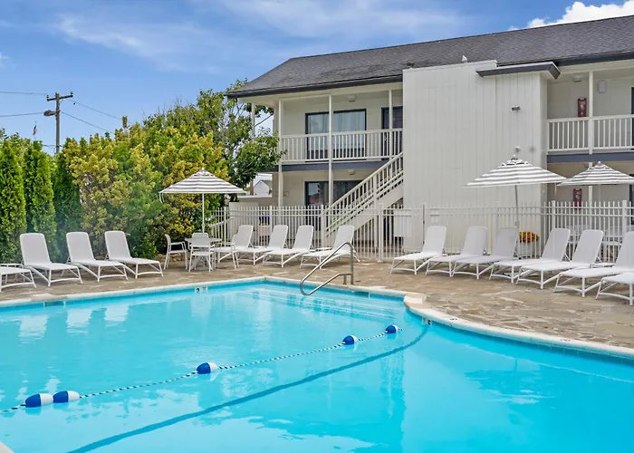 A Wave Inn - Montauk