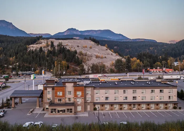 Holiday Inn Express Golden-Kicking Horse By Ihg