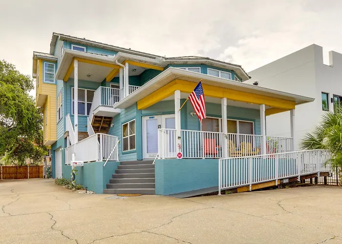 Steps To Beach, Outdoor Perks! Indian Rocks Condo