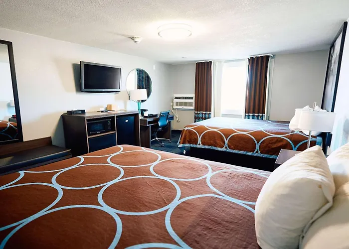 Super 8 By Wyndham Pueblo