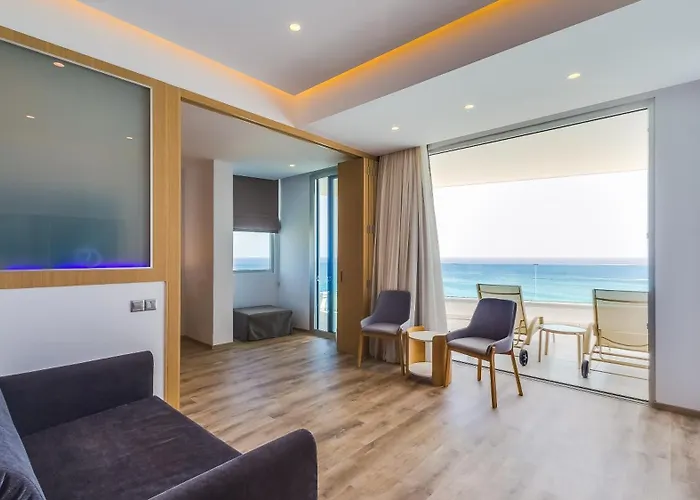 Vrissaki Beach Hotel