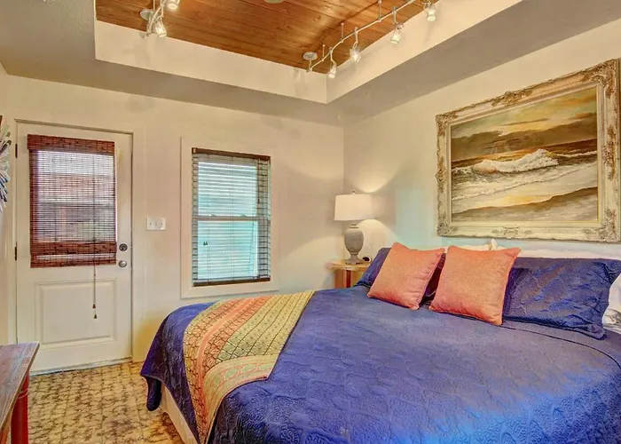 Lorna Beach Cottage At Spanish Village
