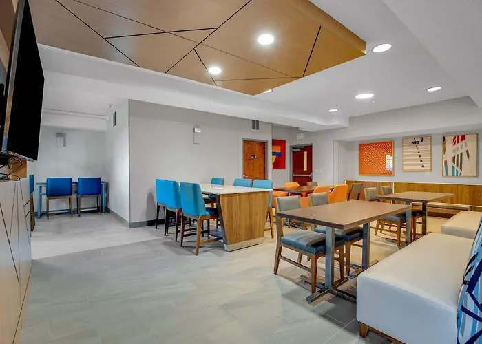 Holiday Inn Express Hotel & Suites Portland - Jantzen Beach By Ihg