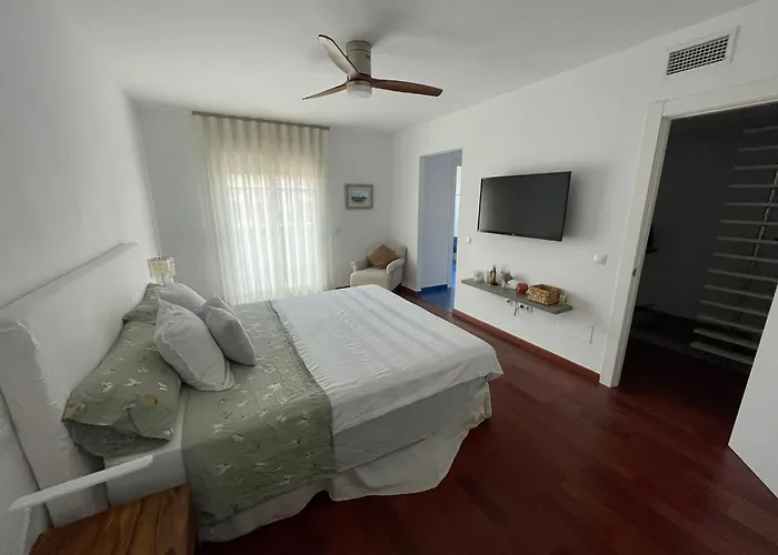 Tokyo Rooms (El Playazo) - Habitación PREMIUM con baño privado