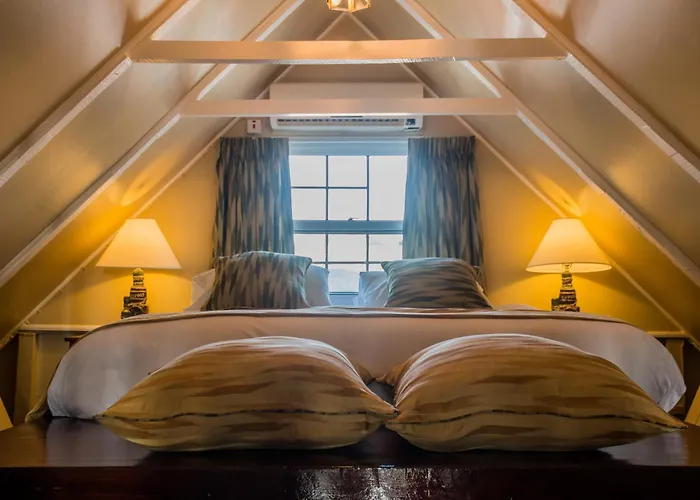 Cara Lodge Hotel