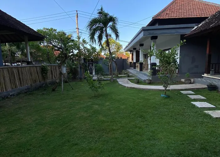 Coconut Beach Bungalows & Warung 2