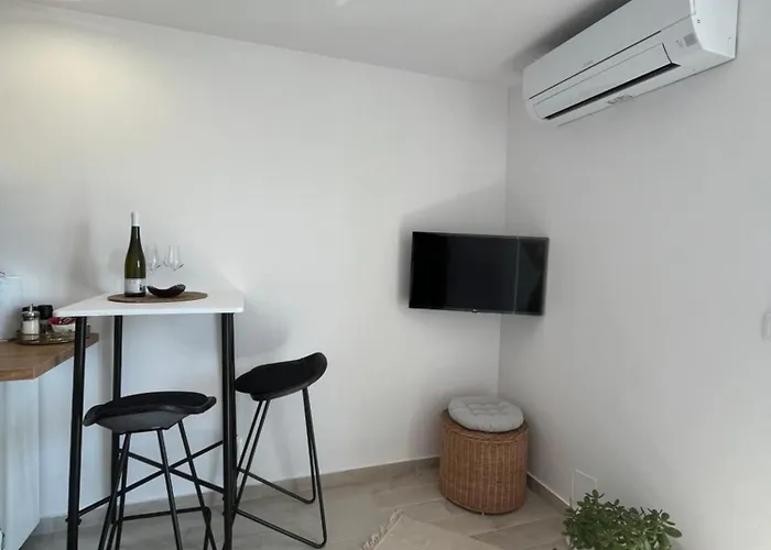 Hvar City Center Sea View Apartments & Free Parking