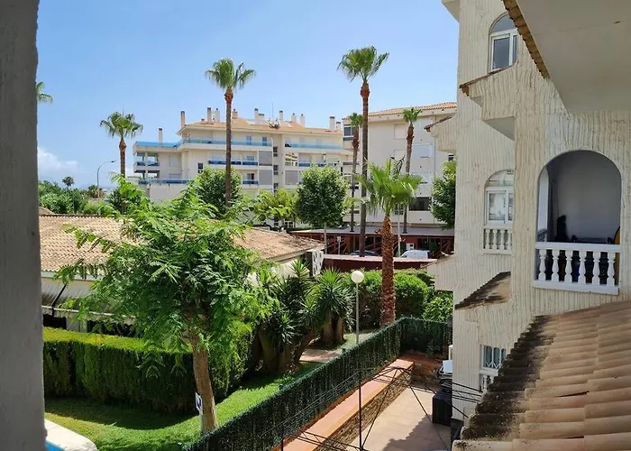 Nice And Cozy Flat With Pool Next To The Beach