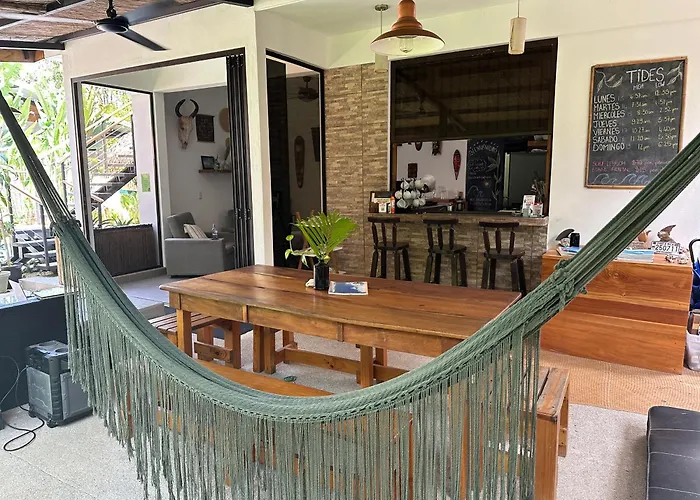 El Chante Surf House