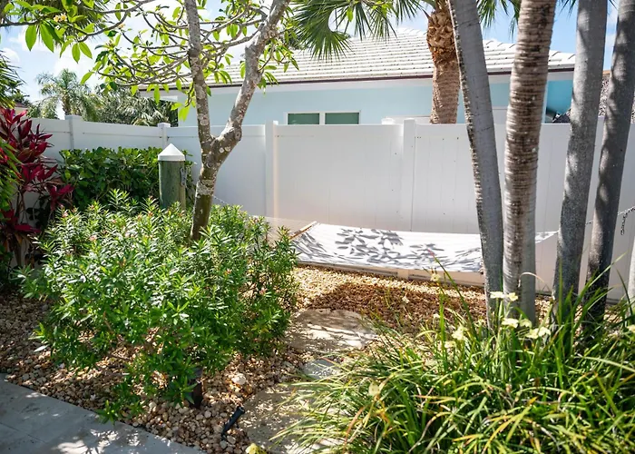 Charming Beach House W/Private Pool Paradise~Walk To Beach