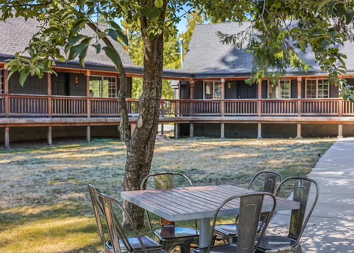 Shasta View Lodge