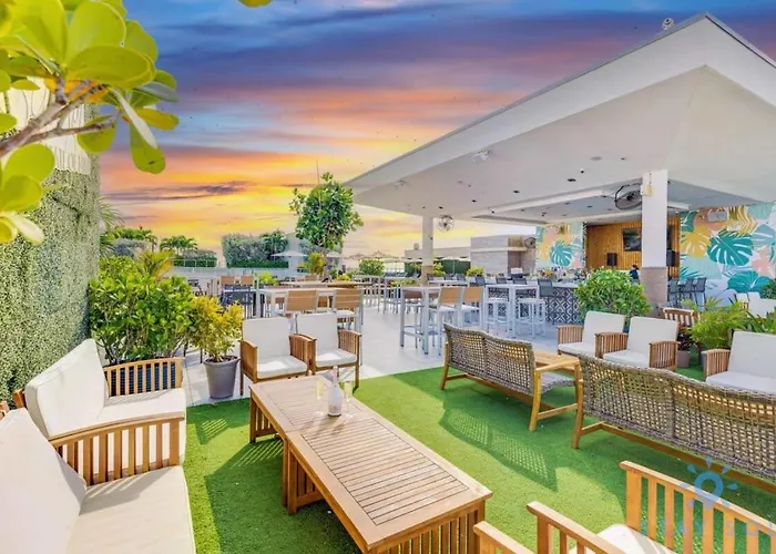 Hollywood Bliss Studio Rooftop Pool