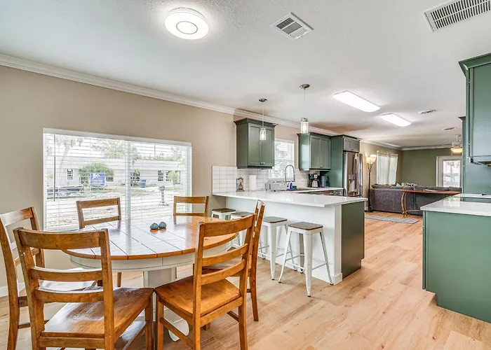 1 Block To Shore: Fort Myers Beach Retreat