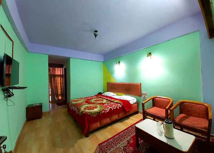 Goroomgo Hotel Radha Continental Nainital - 100 Meters From Mall Road