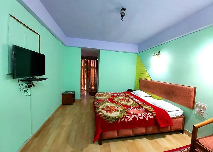Goroomgo Hotel Radha Continental Nainital - 100 Meters From Mall Road